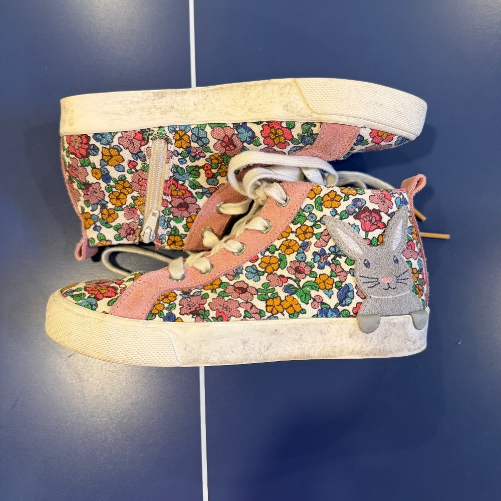 Size 32/US 1 Mini Boden High Tops in Bunny Floral - Picture 2 of 11